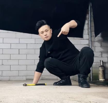 为什么抖音主播都在挂铁？解锁高流量的核心密码