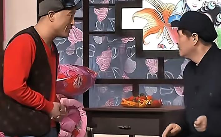 6秒买菜视频138万赞？普通人必学的错位拍法，零成本破流量瓶颈